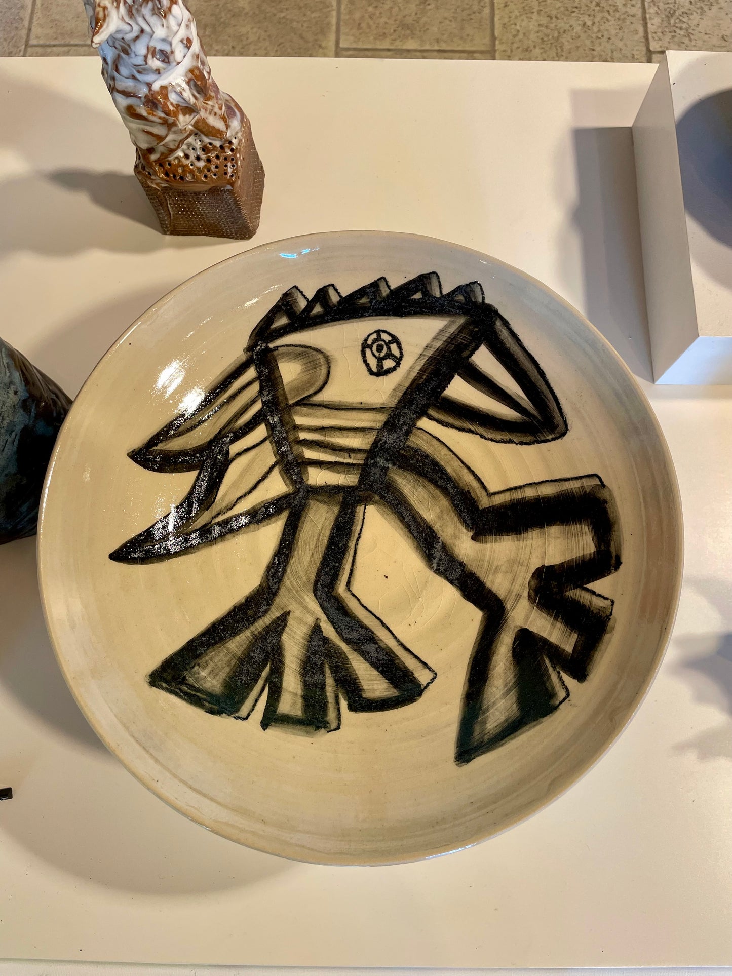 Keramisk fad - stentøj • 28 cm i diameter og 7 cm højt